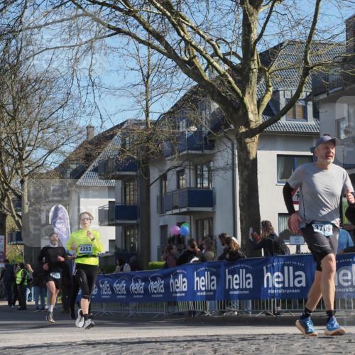 06.04.2025 - 44. Internationalen Wilhelmsburger Insellauf Luisa Fischer http://msf.ph/oto/7578550 06.04.2025 10:39:04 Ziel 3915, 4253, 3709, 3350 meine-sportfotos.de