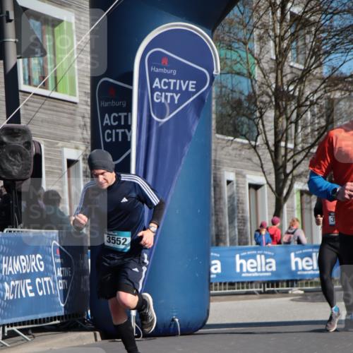 06.04.2025 - 44. Internationalen Wilhelmsburger Insellauf A. Gomolzig http://msf.ph/oto/7578565 06.04.2025 10:27:45 Ziel 3552, 3824, 4535, 4615 meine-sportfotos.de