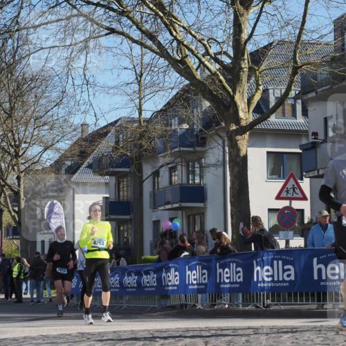 06.04.2025 - 44. Internationalen Wilhelmsburger Insellauf Luisa Fischer http://msf.ph/oto/7578571 06.04.2025 10:39:04 Ziel 4542, 3915, 709, 4253 meine-sportfotos.de