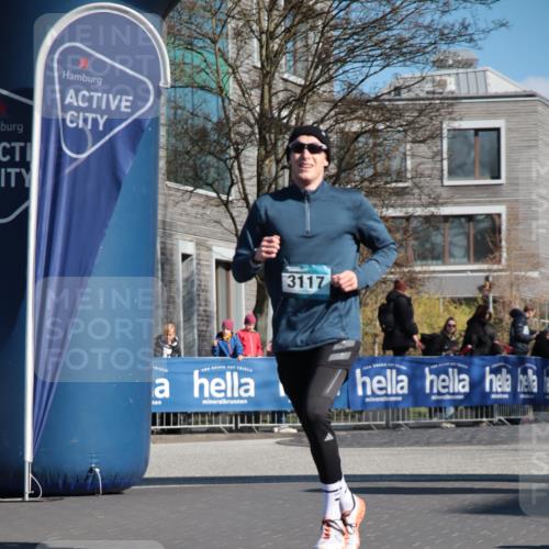 06.04.2025 - 44. Internationalen Wilhelmsburger Insellauf A. Gomolzig http://msf.ph/oto/7578612 06.04.2025 10:27:36 Ziel 3117, 3596, 4305 meine-sportfotos.de
