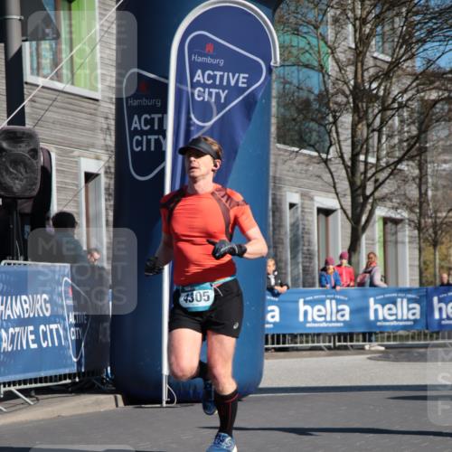 06.04.2025 - 44. Internationalen Wilhelmsburger Insellauf A. Gomolzig http://msf.ph/oto/7578628 06.04.2025 10:27:32 Ziel 3117, 3596, 3651, 4305 meine-sportfotos.de