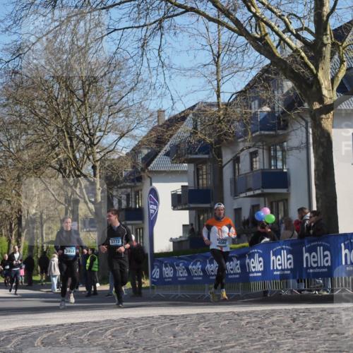 06.04.2025 - 44. Internationalen Wilhelmsburger Insellauf Luisa Fischer http://msf.ph/oto/7578650 06.04.2025 10:43:54 Ziel 3959, 3772, 4084 meine-sportfotos.de