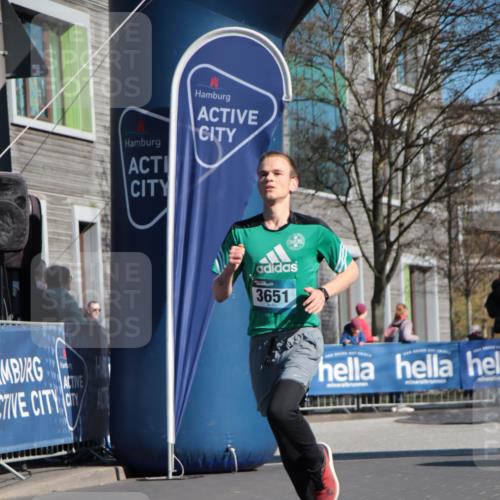 06.04.2025 - 44. Internationalen Wilhelmsburger Insellauf A. Gomolzig http://msf.ph/oto/7578658 06.04.2025 10:27:29 Ziel 3596, 3651, 4252, 4305 meine-sportfotos.de