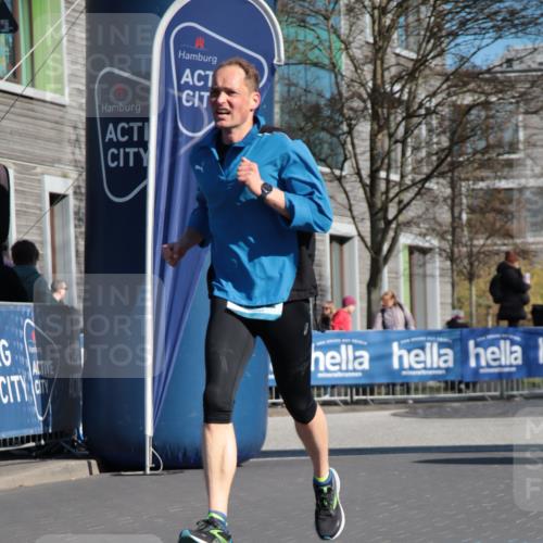06.04.2025 - 44. Internationalen Wilhelmsburger Insellauf A. Gomolzig http://msf.ph/oto/7578671 06.04.2025 10:27:25 Ziel 3651, 4207, 4252, 4553 meine-sportfotos.de