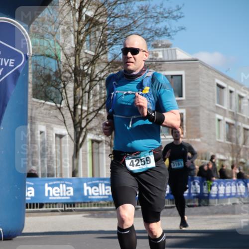 06.04.2025 - 44. Internationalen Wilhelmsburger Insellauf A. Gomolzig http://msf.ph/oto/7578765 06.04.2025 10:27:14 Ziel 3181, 3343, 3344, 3610, 4203, 4259, 4553 meine-sportfotos.de