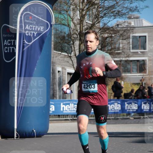 06.04.2025 - 44. Internationalen Wilhelmsburger Insellauf A. Gomolzig http://msf.ph/oto/7578784 06.04.2025 10:27:12 Ziel 3181, 3343, 3610, 4203, 4259, 5032 meine-sportfotos.de