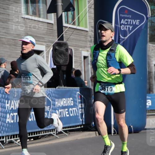 06.04.2025 - 44. Internationalen Wilhelmsburger Insellauf A. Gomolzig http://msf.ph/oto/7578799 06.04.2025 10:27:09 Ziel 3343, 3516, 3610, 4203, 4259, 5032 meine-sportfotos.de