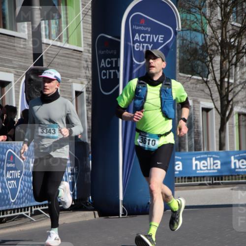 06.04.2025 - 44. Internationalen Wilhelmsburger Insellauf A. Gomolzig http://msf.ph/oto/7578808 06.04.2025 10:27:09 Ziel 3343, 3516, 3610, 4203, 4259, 5032 meine-sportfotos.de