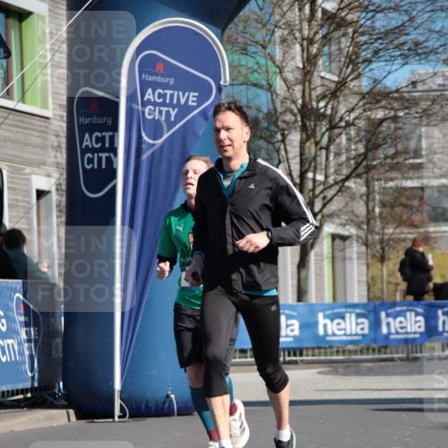 06.04.2025 - 44. Internationalen Wilhelmsburger Insellauf A. Gomolzig http://msf.ph/oto/7578905 06.04.2025 10:27:00 Ziel 3486, 3516, 4014, 4073, 4388 meine-sportfotos.de