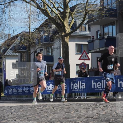 06.04.2025 - 44. Internationalen Wilhelmsburger Insellauf Luisa Fischer http://msf.ph/oto/7579042 06.04.2025 10:44:08 Ziel 4429, 3489, 3232 meine-sportfotos.de