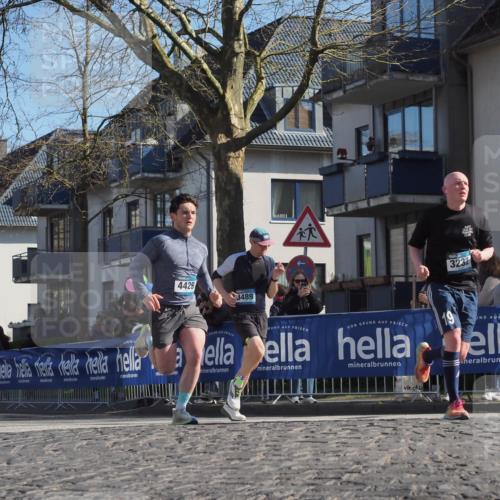 06.04.2025 - 44. Internationalen Wilhelmsburger Insellauf Luisa Fischer http://msf.ph/oto/7579056 06.04.2025 10:44:08 Ziel 4429, 3489, 3232 meine-sportfotos.de