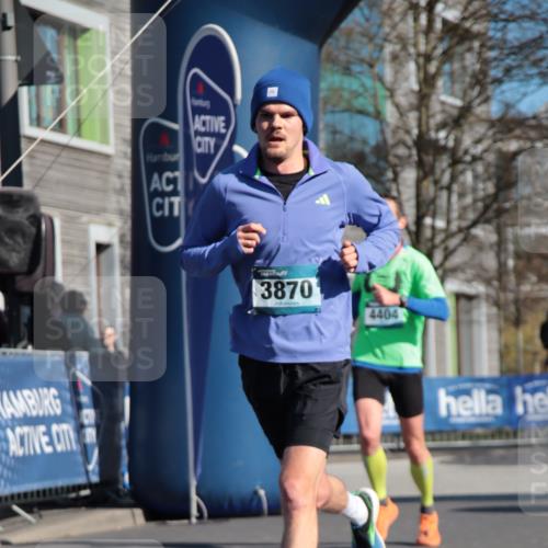 06.04.2025 - 44. Internationalen Wilhelmsburger Insellauf A. Gomolzig http://msf.ph/oto/7579074 06.04.2025 10:26:36 Ziel 3870, 4404, 5076 meine-sportfotos.de