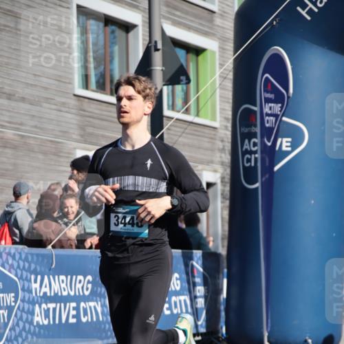 06.04.2025 - 44. Internationalen Wilhelmsburger Insellauf A. Gomolzig http://msf.ph/oto/7579110 06.04.2025 10:26:25 Ziel 3448, 4320 meine-sportfotos.de