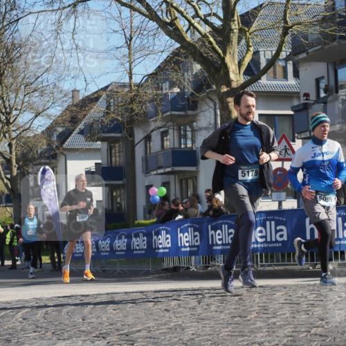 06.04.2025 - 44. Internationalen Wilhelmsburger Insellauf Luisa Fischer http://msf.ph/oto/7579129 06.04.2025 10:39:24 Ziel 3417, 3833, 3801, 5179, 5095 meine-sportfotos.de