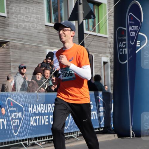 06.04.2025 - 44. Internationalen Wilhelmsburger Insellauf A. Gomolzig http://msf.ph/oto/7579146 06.04.2025 10:26:15 Ziel 5056 meine-sportfotos.de