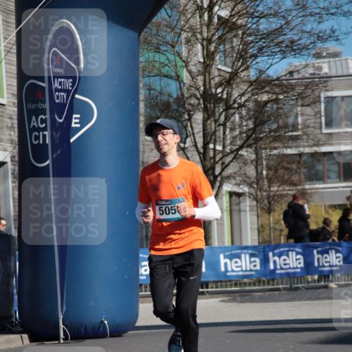 06.04.2025 - 44. Internationalen Wilhelmsburger Insellauf A. Gomolzig http://msf.ph/oto/7579173 06.04.2025 10:26:14 Ziel 5056 meine-sportfotos.de