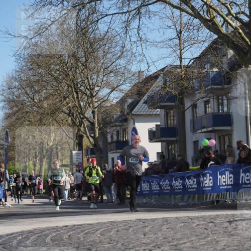 06.04.2025 - 44. Internationalen Wilhelmsburger Insellauf Luisa Fischer http://msf.ph/oto/7579209 06.04.2025 10:44:18 Ziel 3031, 3030, 4549 meine-sportfotos.de