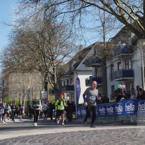 06.04.2025 - 44. Internationalen Wilhelmsburger Insellauf Luisa Fischer http://msf.ph/oto/7579235 06.04.2025 10:44:18 Ziel 305, 3030, 4549 meine-sportfotos.de