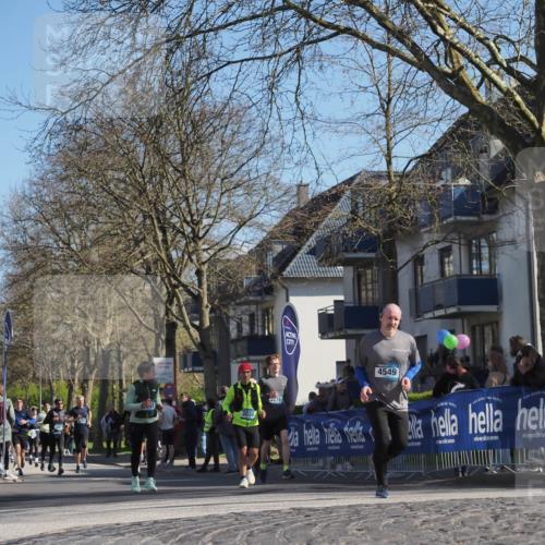06.04.2025 - 44. Internationalen Wilhelmsburger Insellauf Luisa Fischer http://msf.ph/oto/7579256 06.04.2025 10:44:19 Ziel 4549, 3030, 3279 meine-sportfotos.de