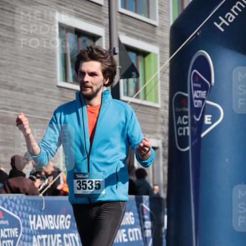 06.04.2025 - 44. Internationalen Wilhelmsburger Insellauf A. Gomolzig http://msf.ph/oto/7579267 06.04.2025 10:25:52 Ziel 3535 meine-sportfotos.de