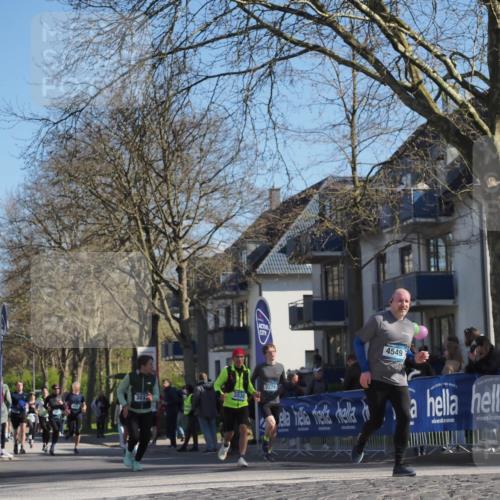 06.04.2025 - 44. Internationalen Wilhelmsburger Insellauf Luisa Fischer http://msf.ph/oto/7579269 06.04.2025 10:44:19 Ziel 303, 3030, 3279, 4549 meine-sportfotos.de