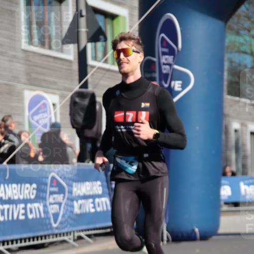 06.04.2025 - 44. Internationalen Wilhelmsburger Insellauf A. Gomolzig http://msf.ph/oto/7579299 06.04.2025 10:25:45 Ziel 3142, 3535, 3556, 5120, 5126 meine-sportfotos.de