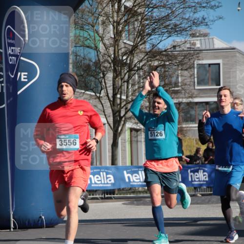 06.04.2025 - 44. Internationalen Wilhelmsburger Insellauf A. Gomolzig http://msf.ph/oto/7579324 06.04.2025 10:25:43 Ziel 3142, 3556, 5120, 5126 meine-sportfotos.de
