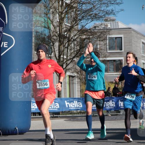 06.04.2025 - 44. Internationalen Wilhelmsburger Insellauf A. Gomolzig http://msf.ph/oto/7579328 06.04.2025 10:25:43 Ziel 3142, 3556, 5120, 5126 meine-sportfotos.de