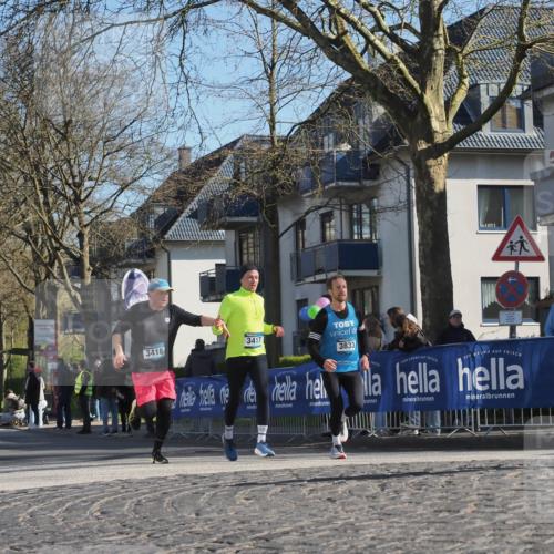 06.04.2025 - 44. Internationalen Wilhelmsburger Insellauf Luisa Fischer http://msf.ph/oto/7579331 06.04.2025 10:39:26 Ziel 3418, 3417, 3833 meine-sportfotos.de