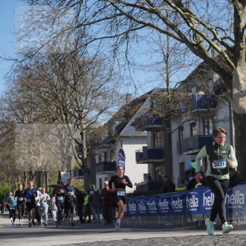 06.04.2025 - 44. Internationalen Wilhelmsburger Insellauf Luisa Fischer http://msf.ph/oto/7579403 06.04.2025 10:44:22 Ziel 3031, 3030, 3518 meine-sportfotos.de