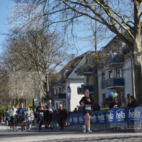 06.04.2025 - 44. Internationalen Wilhelmsburger Insellauf Luisa Fischer http://msf.ph/oto/7579423 06.04.2025 10:44:23 Ziel 4972, 3982, 3518 meine-sportfotos.de