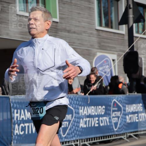 06.04.2025 - 44. Internationalen Wilhelmsburger Insellauf A. Gomolzig http://msf.ph/oto/7579461 06.04.2025 10:25:05 Ziel 3820 meine-sportfotos.de