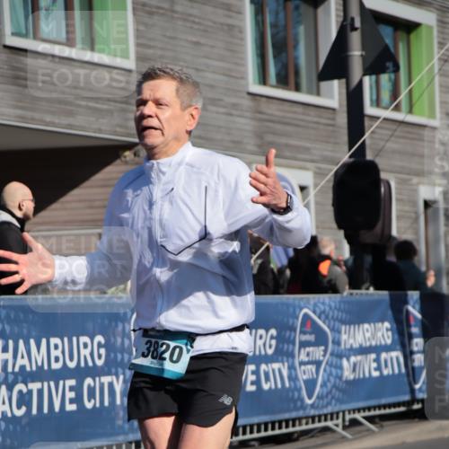 06.04.2025 - 44. Internationalen Wilhelmsburger Insellauf A. Gomolzig http://msf.ph/oto/7579466 06.04.2025 10:25:05 Ziel 3820 meine-sportfotos.de