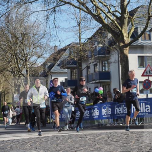 06.04.2025 - 44. Internationalen Wilhelmsburger Insellauf Luisa Fischer http://msf.ph/oto/7579505 06.04.2025 10:44:26 Ziel 50, 4372, 3982, 5088, 4025 meine-sportfotos.de