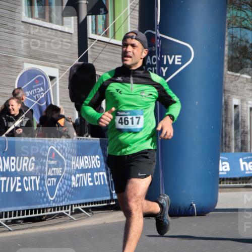 06.04.2025 - 44. Internationalen Wilhelmsburger Insellauf A. Gomolzig http://msf.ph/oto/7579508 06.04.2025 10:24:55 Ziel 3341, 4195, 4205, 4617 meine-sportfotos.de