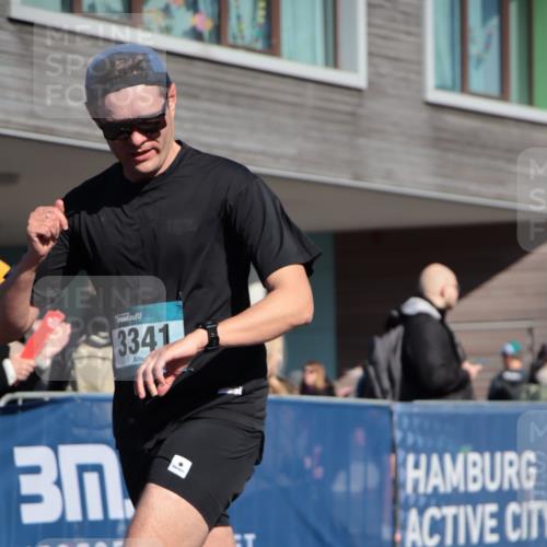 06.04.2025 - 44. Internationalen Wilhelmsburger Insellauf A. Gomolzig http://msf.ph/oto/7579524 06.04.2025 10:24:52 Ziel 3317, 3341, 4195, 4205, 4617 meine-sportfotos.de