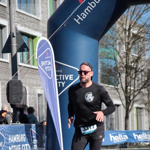 06.04.2025 - 44. Internationalen Wilhelmsburger Insellauf A. Gomolzig http://msf.ph/oto/7579572 06.04.2025 10:24:48 Ziel 3317, 3341, 4617 meine-sportfotos.de