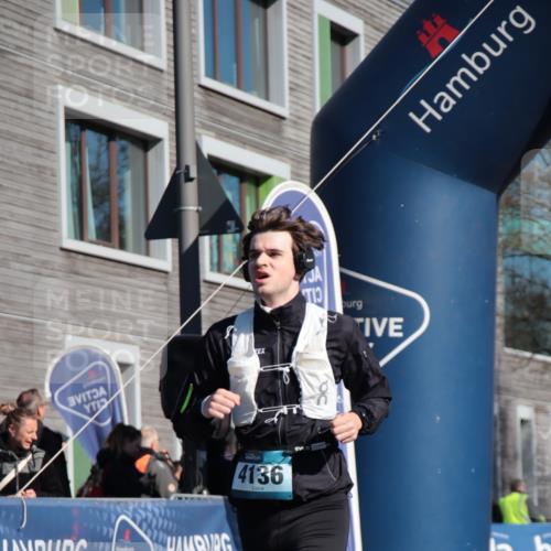 06.04.2025 - 44. Internationalen Wilhelmsburger Insellauf A. Gomolzig http://msf.ph/oto/7579616 06.04.2025 10:24:38 Ziel 4136, 4292 meine-sportfotos.de