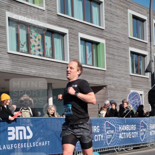 06.04.2025 - 44. Internationalen Wilhelmsburger Insellauf A. Gomolzig http://msf.ph/oto/7579649 06.04.2025 10:24:12 Ziel 4424 meine-sportfotos.de