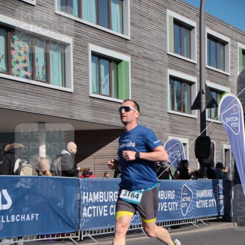 06.04.2025 - 44. Internationalen Wilhelmsburger Insellauf A. Gomolzig http://msf.ph/oto/7579664 06.04.2025 10:24:05 Ziel 3164, 4424 meine-sportfotos.de