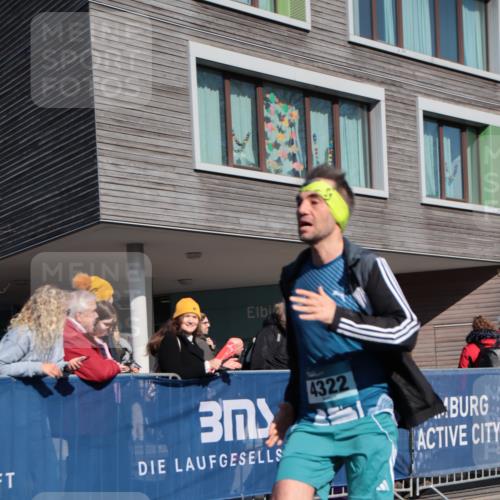 06.04.2025 - 44. Internationalen Wilhelmsburger Insellauf A. Gomolzig http://msf.ph/oto/7579668 06.04.2025 10:23:55 Ziel 4322 meine-sportfotos.de
