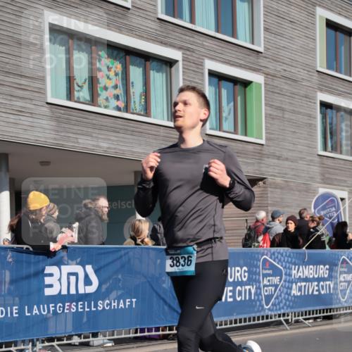 06.04.2025 - 44. Internationalen Wilhelmsburger Insellauf A. Gomolzig http://msf.ph/oto/7579685 06.04.2025 10:23:48 Ziel 3090, 3836, 4322 meine-sportfotos.de