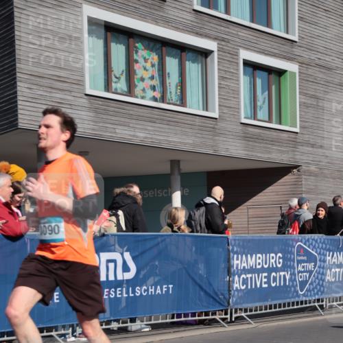 06.04.2025 - 44. Internationalen Wilhelmsburger Insellauf A. Gomolzig http://msf.ph/oto/7579697 06.04.2025 10:23:47 Ziel 3090, 3836, 4322 meine-sportfotos.de