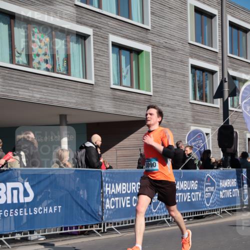 06.04.2025 - 44. Internationalen Wilhelmsburger Insellauf A. Gomolzig http://msf.ph/oto/7579721 06.04.2025 10:23:46 Ziel 3090, 3836 meine-sportfotos.de