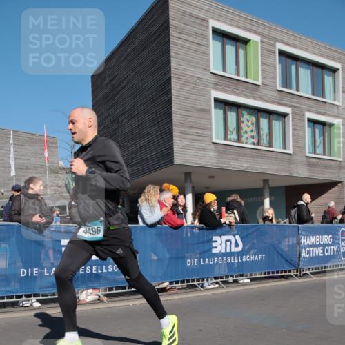 06.04.2025 - 44. Internationalen Wilhelmsburger Insellauf A. Gomolzig http://msf.ph/oto/7579787 06.04.2025 10:23:10 Ziel 4426, 4496 meine-sportfotos.de