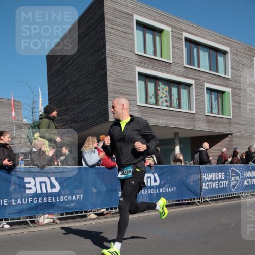 06.04.2025 - 44. Internationalen Wilhelmsburger Insellauf A. Gomolzig http://msf.ph/oto/7579792 06.04.2025 10:23:09 Ziel 4426, 4496 meine-sportfotos.de