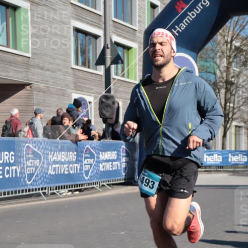 06.04.2025 - 44. Internationalen Wilhelmsburger Insellauf A. Gomolzig http://msf.ph/oto/7579801 06.04.2025 10:23:04 Ziel 4071, 4493, 4496 meine-sportfotos.de