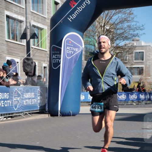 06.04.2025 - 44. Internationalen Wilhelmsburger Insellauf A. Gomolzig http://msf.ph/oto/7579814 06.04.2025 10:23:04 Ziel 4071, 4493, 4496 meine-sportfotos.de