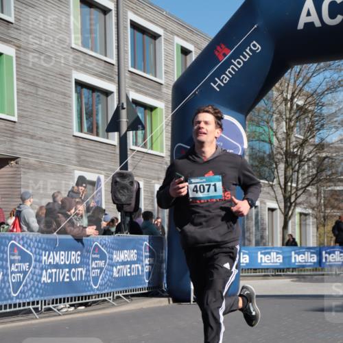 06.04.2025 - 44. Internationalen Wilhelmsburger Insellauf A. Gomolzig http://msf.ph/oto/7579826 06.04.2025 10:22:59 Ziel 4071, 4493 meine-sportfotos.de