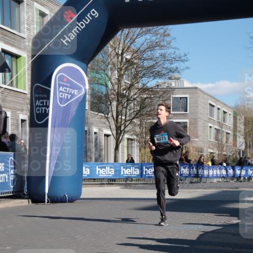 06.04.2025 - 44. Internationalen Wilhelmsburger Insellauf A. Gomolzig http://msf.ph/oto/7579852 06.04.2025 10:22:58 Ziel 4071, 4493 meine-sportfotos.de